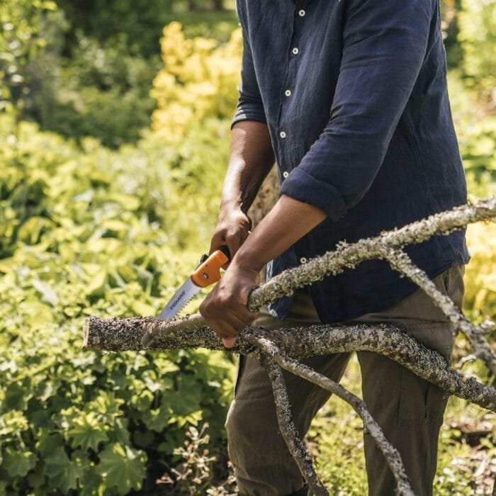 Fiskars Hand Saw, Folding Saw with Power Tooth Saw Blade with Triple Ground Teeth that Powers Through Wood Faster, Soft Grip 7-Inch Pruning Saw - Image 7