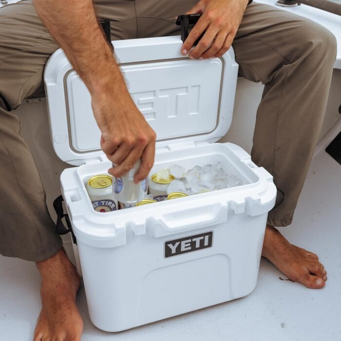 YETI Roadie 15 Hard Cooler with DoubleDuty Shoulder Strap - Image 6