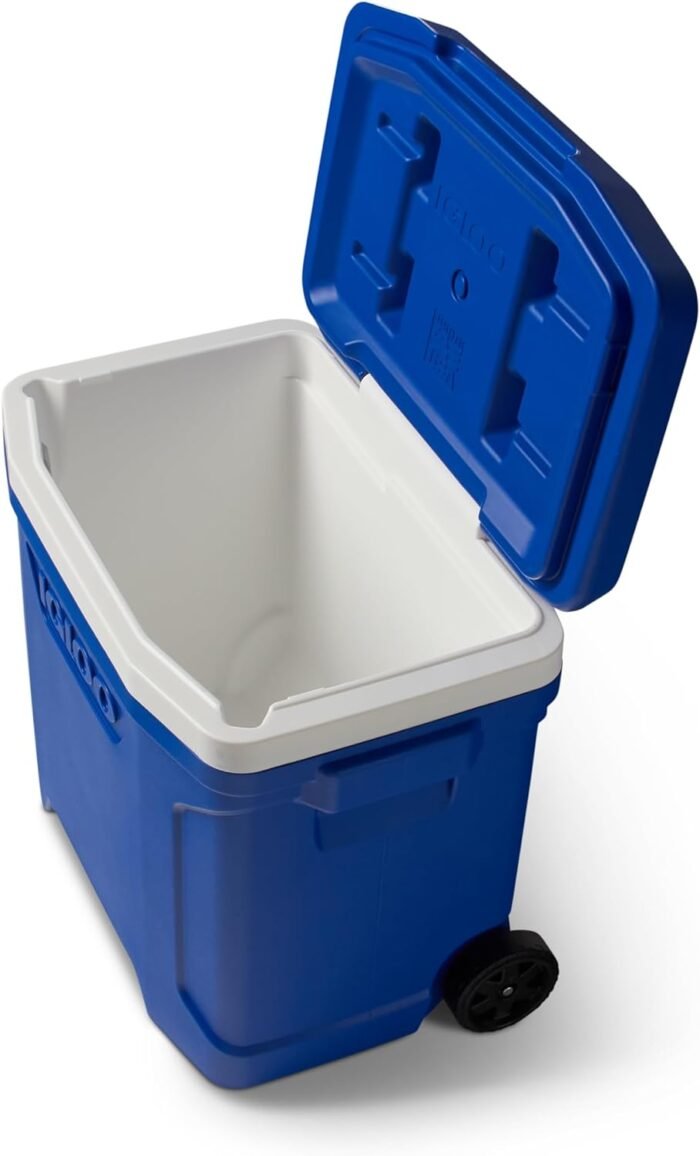 Igloo 28 Qt Blue Wheeled Cooler with Locking Telescoping Handle - Image 5